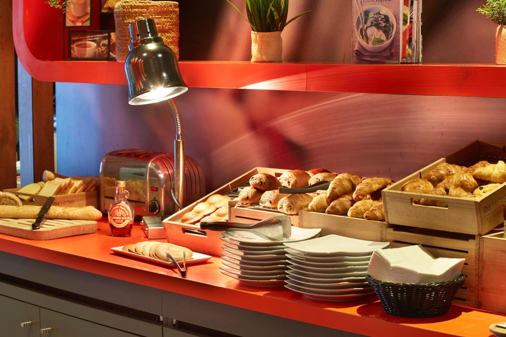 Отель Ibis Lorient Centre Gare Экстерьер фото